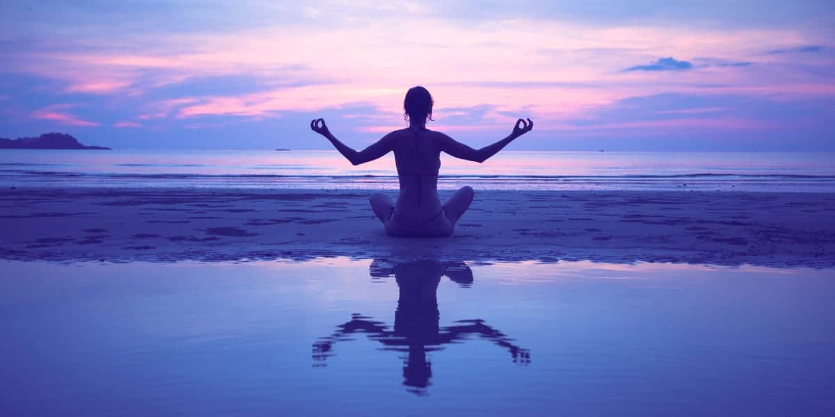 gestion-reclamation-client-tersea-1 une personne zen face à la mer pour gérer les réclamations client